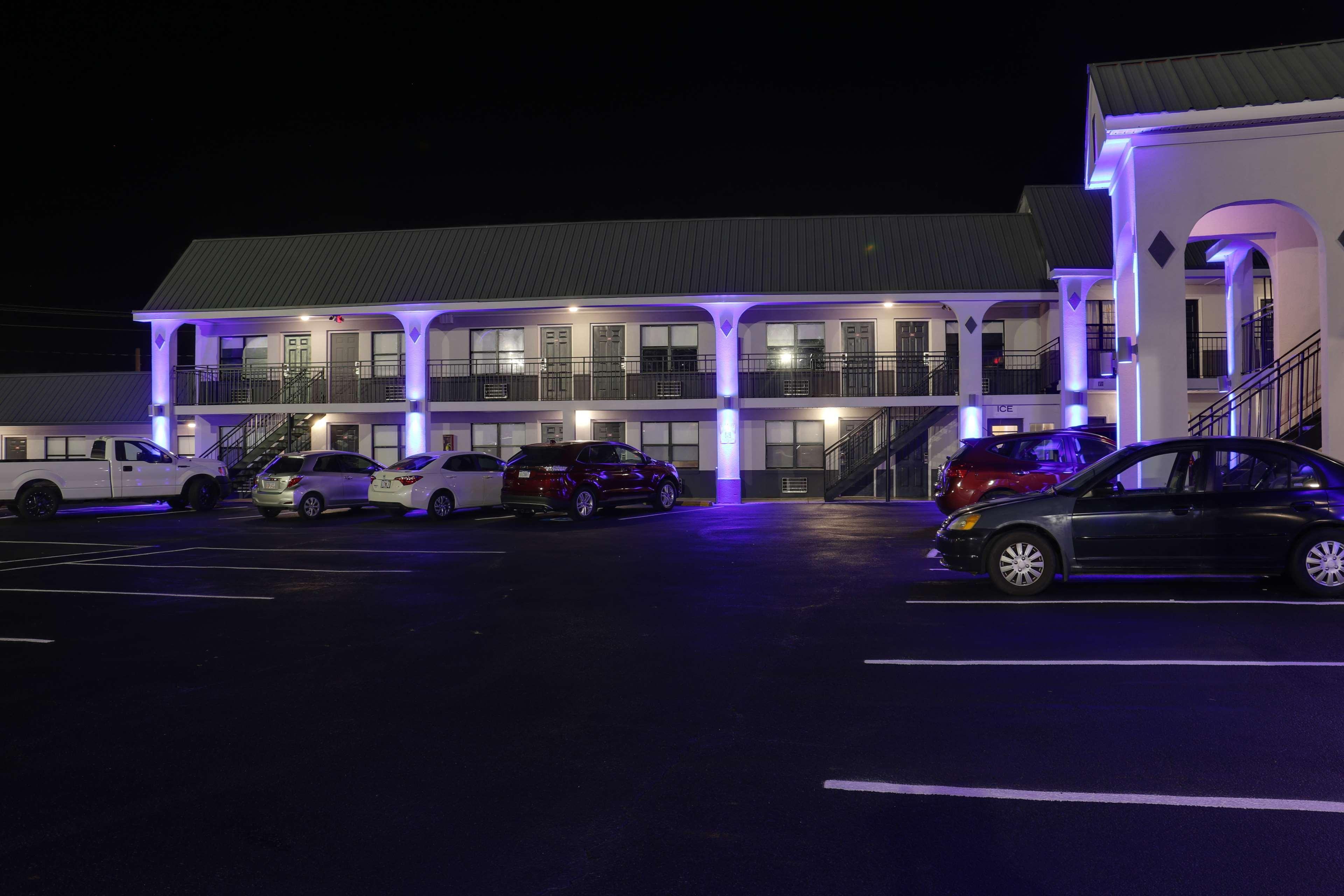 Travelodge By Wyndham Calhoun South I-75 Exterior photo